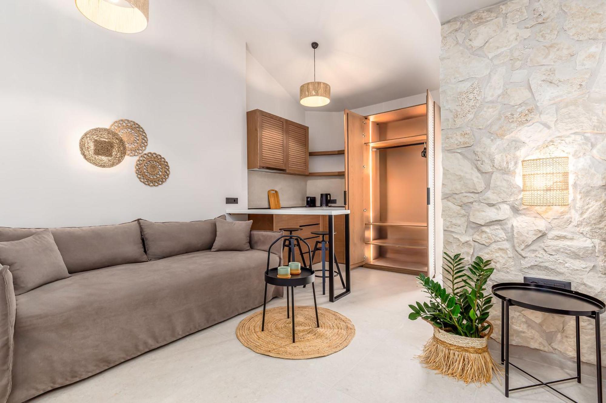 Almyra Luxury Apartment