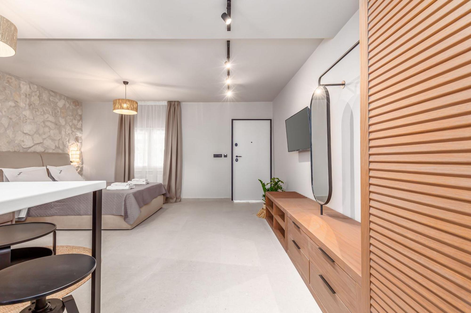 Apartment Almyra Luxury Kanálion