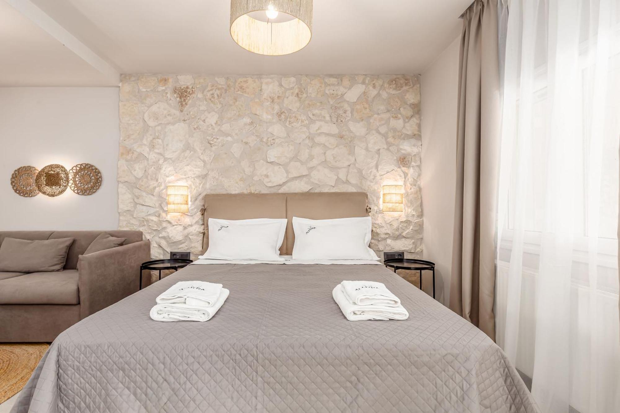 Almyra Luxury *