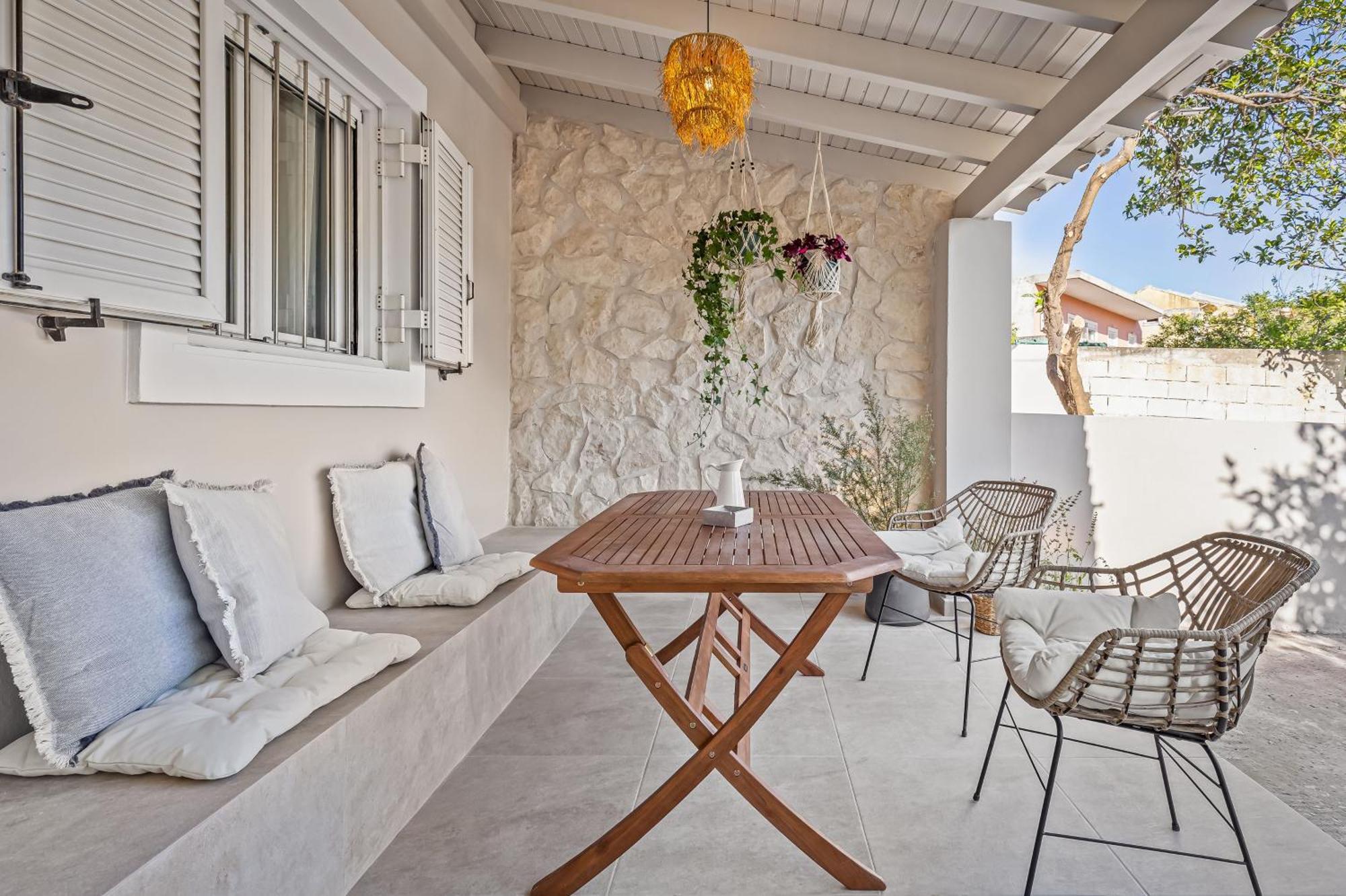 Almyra Luxury Kanálion